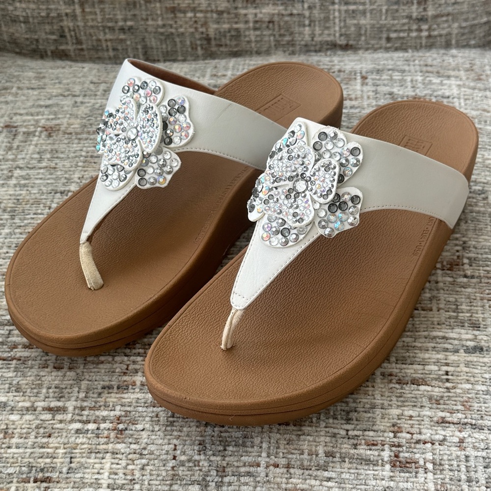 FitFlop Shoes Womens Size 9 White / Silver Glam Thong Sandals Rhinestone Comfort